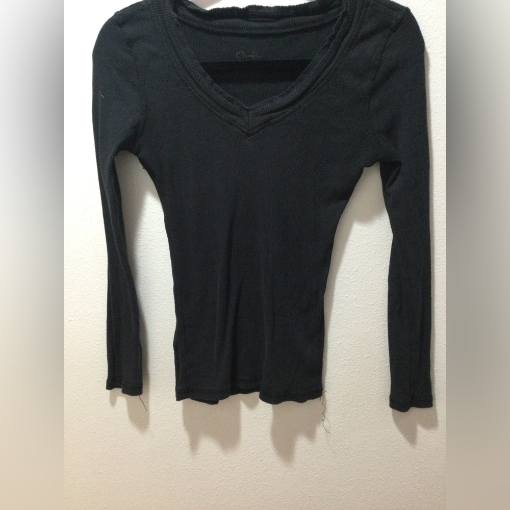 Black v neck shirt size s